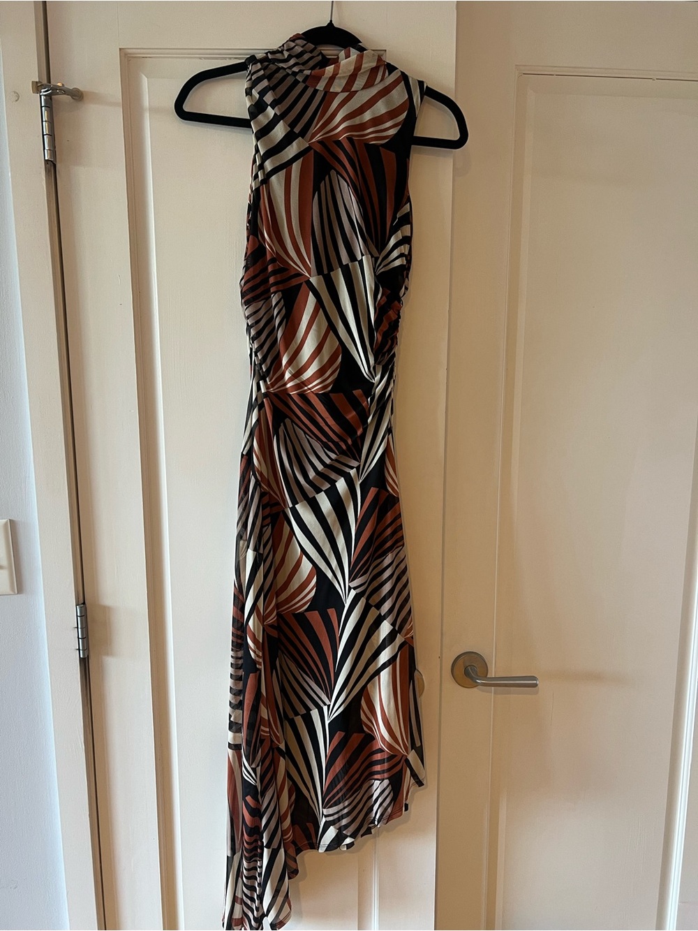 Sleeveless High-Neck Abstract Print Midi Dress in Brown & Black
